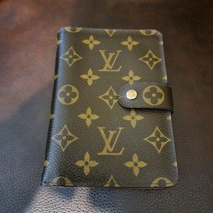 Louis Vuitton short monogram wallet